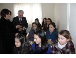 Bilgievine Giden 200 Öğrenciye Kitap Dağıtıldı