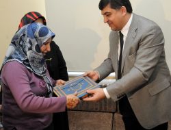 KURSİYERLERE KUR’AN-I KERİM DAĞITILDI