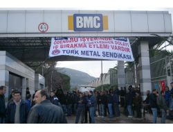 Kirpi'yi Üreten Bmc İşçileri, Maaş Alamadıkları İçin Tabutlu Eylem Yaptı