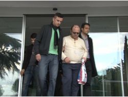 Uçakta Bardağı Kararak Taşkınlık Çıkardı