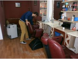 Uşak'ta Zabıta Ekipleri Kuaförleri Denetledi