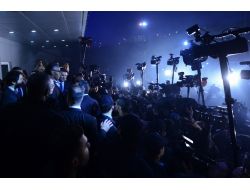 Drogba'yı Taraftar Ve Basın Ordusu Karşıladı