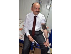 Sağlık Bakanı Müezzinoğlu, Çadır Kentteki Suriyelileri Ziyaret Etti