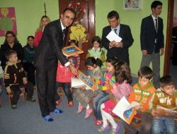 Liseli Gençlerin Anaokulu Ziyareti