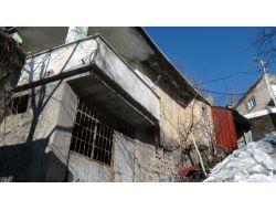 Boyun Ailesinin Büyükleri Sıcak Bir Ev, Çocukları İse Okula Gitmek İstiyor