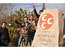 Kurultay öncesi Türkeş'in kabrindeler