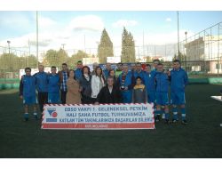 Öğrencilere Burs İçin Top Koşturdular