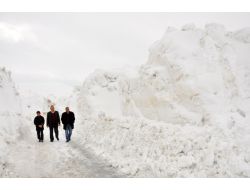 Bitlis’in Doğusunda Kış, Batısında Yaz Mevsimi Yaşanıyor