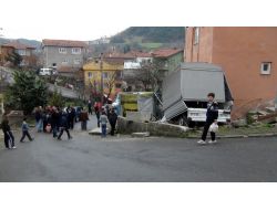 Sürücü, Yan Koltuğa Atlayarak Hayatta Kaldı