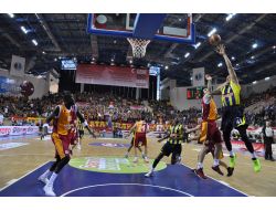 Galatasaray'ı 63-57 Yenen Fenerbahçe Ülker Türkiye Kupası'nın Sahibi Oldu (1)