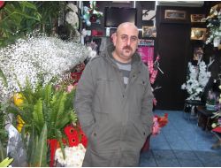 'Sevgililer Günü' Yaklaşırken Çiçekler Vitrinlerde Yer Almaya Başladı