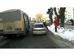 Rusya'da İki Sürücünün Trafikteki Tartışması Böyle Bitti