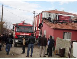 Çorum'da Yangın 6 Kişilik Aileyi Evsiz Bıraktı