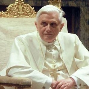 VATİKAN'DA İSTİFA HABERİ