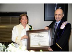 Kocaeli Üniversitesi'nden Bakan Bayraktar'a Fahri Doktora