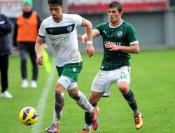 Bursaspor'da Gençler Hazırlık Mmaçında Terledi