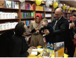 Senai Demirci, İmza Gününde Okurlarıyla Buluştu