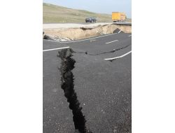 CİZRE’DE İPEKYOLU ÇÖKTÜ