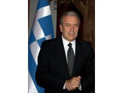 Yunan Dışişleri Bakanı Avromopulos Ankara Yolcusu