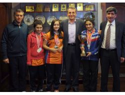 Tso Başkanı Murzioğlu, Kız Futsal Turnuvası Birincisini Tebrik Etti