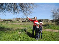 Antalya'ya Tatile Gelen Turistler 2 Mevsimi Bir Arada Yaşıyor