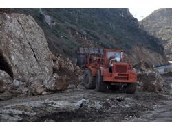 Antakya-altınözü Yolunda Heyelan Meydana Geldi