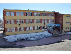 Okul Laboratuvarında İspirto Alev Aldı, 1 Öğretmen Ve 2 Öğrenci Yaralandı