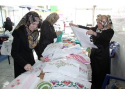 Eğitim Gönüllüleri, İhtiyaç Sahibi Öğrenciler İçin Kermes Düzenledi