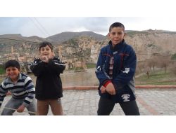 İnternetten Sıkılan Çocuklar Eski Oyunlara Yöneldi