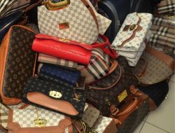 Elazığ'da Piyasa Değeri 3 Milyon Dolar Olan Taklit Çantalar Ele Geçirildi