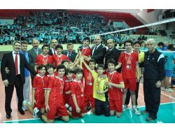 Karşıyaka Yamanlar İlköğretim Voleybol İzmir Şampiyonu Oldu