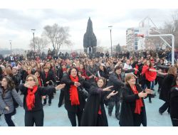 Çanakkale'de Kadınlar Şiddete Karşı Dans Etti