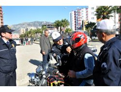 Motosiklet Sürücülerine Kask Dağıtıldı