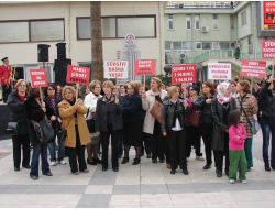Denizli’de Kadınlar, Şiddeti Bando Eşliğinde Oynayarak Protesto Etti