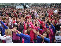 İzmir'de Kadına Şiddet Dansla Protesto Edildi