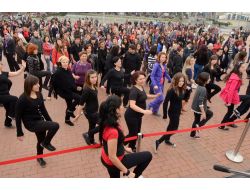 Kadınlar Şiddete Dansla Cevap Verdi