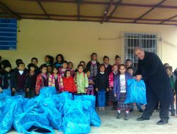 Türkoğlu'nda İhtiyaç Sahibi Öğrencilere Giysi Yardımı Yapıldı.