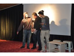 Madde Bağımlılığının Zararlarını Tiyatro İle Anlattılar