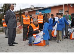 Kimse Yok Mu Gönüllüleri 14 Şubat'ta Sevgilerini Öğrencilerle Paylaştı
