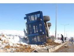 Başkale'de Polis Aracı Kaza Yaptı: 3 Yaralı