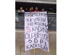 İş Merkezinde 'Kadına Şiddet' Eylemi