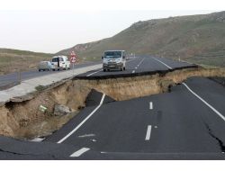 Cizre’de Çöken Yol İçin Soruşturma Başlatıldı