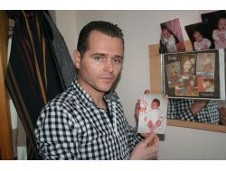 Vize Alamadığı İçin Eşi Ve Kızına Kavuşamıyor