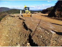 Balıkesir'de Aşırı Yağışlar Sebebiyle Yollarda Heyelan Meydana Geldi