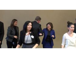 ‘ayakta 1 Milyar Kişi’nin Arasında Fatma Şahin Ve Stefan Füle Yer Aldı