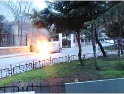 Seyir Halinde Motoru Tutuşan Araç Alev Topuna Döndü