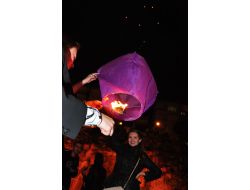 Sevglililer Gününde Fener Yakıp Gökyüzünü Aydınlattılar