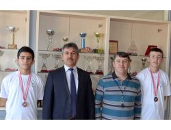 Burç Ceyhan Öğrencileri Güreşte İki Madalya Aldı