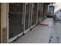 Hakkari Ve İlçelerinde Esnaflar Zarar Görmemek İçin Kepenk Açmadı