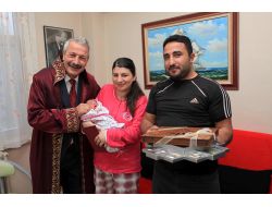 İZMİR'DE 48 ÇİFTE TOPLU NİKAH KIYILDI